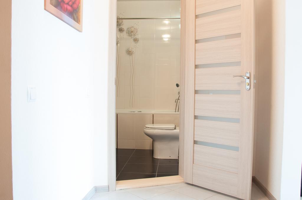 Apartment On Bogatyrskaya 6A 키예프 외부 사진